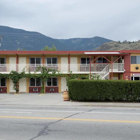 Maple Leaf Motel Inn Towne Осойос Екстериор снимка